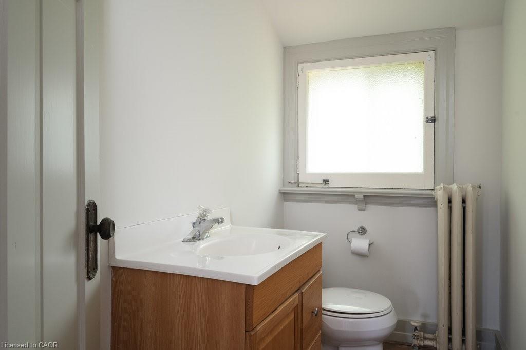 36 Mountwood Avenue, Hamilton, ON - Indoor Photo Showing Bathroom
