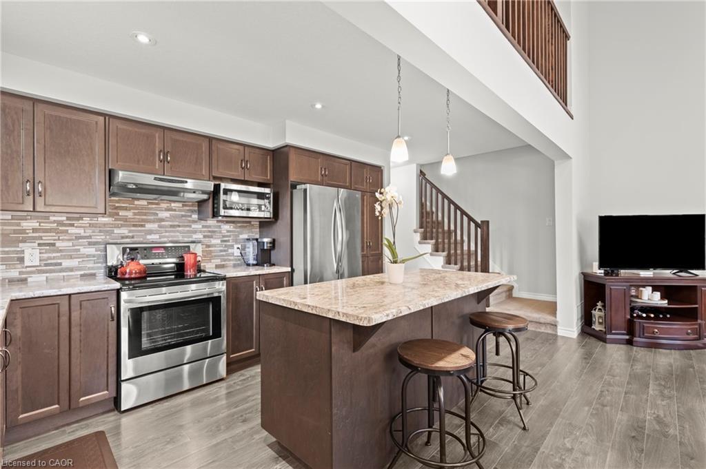 64 Abbott Place, Fonthill, ON - Indoor Photo Showing Kitchen With Stainless Steel Kitchen With Upgraded Kitchen