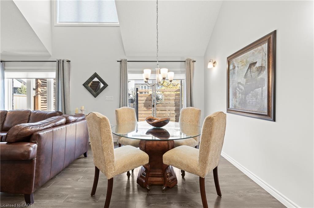 64 Abbott Place, Fonthill, ON - Indoor Photo Showing Dining Room
