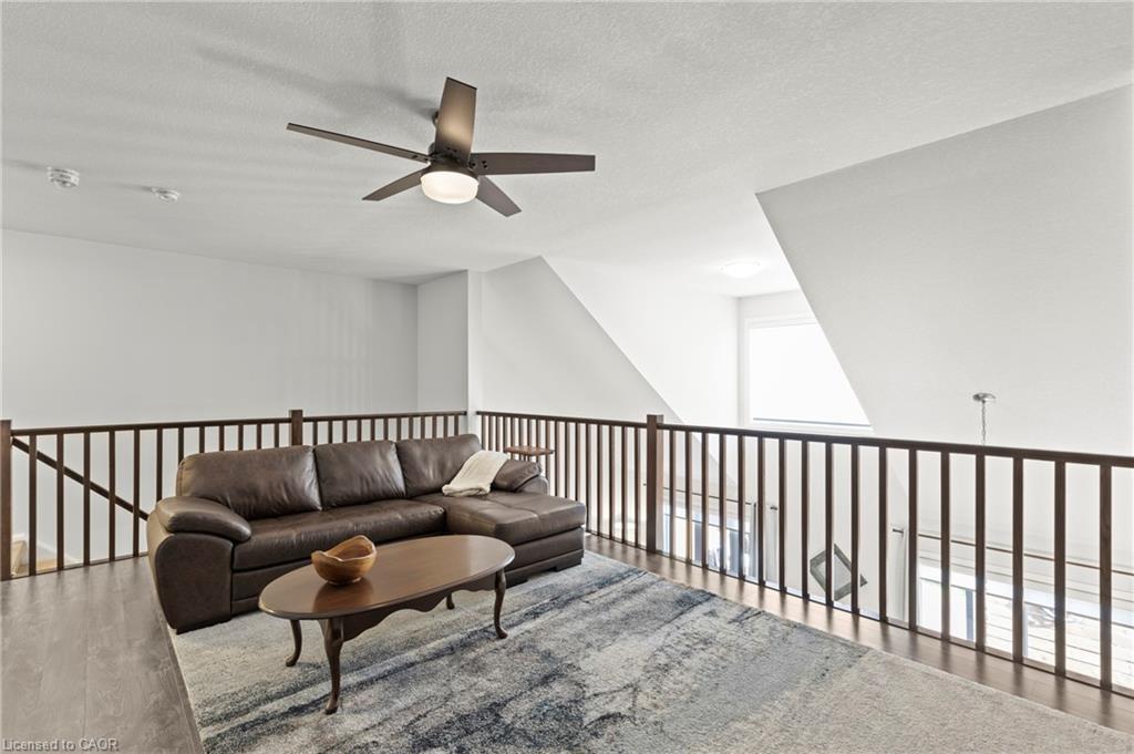 64 Abbott Place, Fonthill, ON - Indoor Photo Showing Other Room