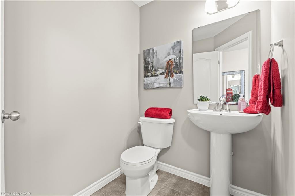 64 Abbott Place, Fonthill, ON - Indoor Photo Showing Bathroom