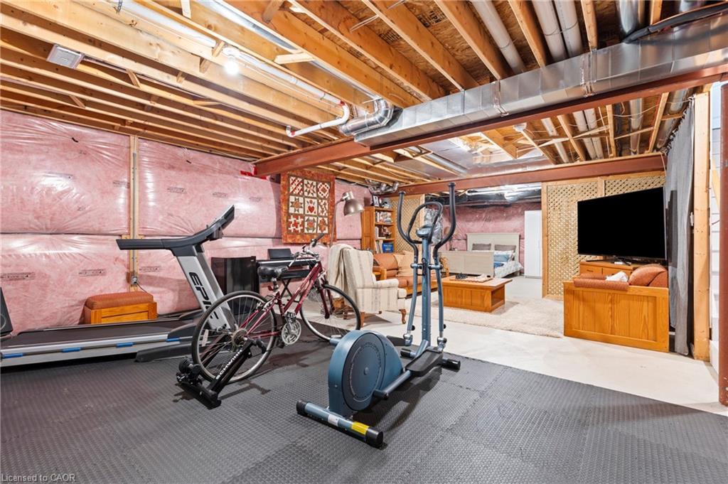 64 Abbott Place, Fonthill, ON - Indoor Photo Showing Gym Room