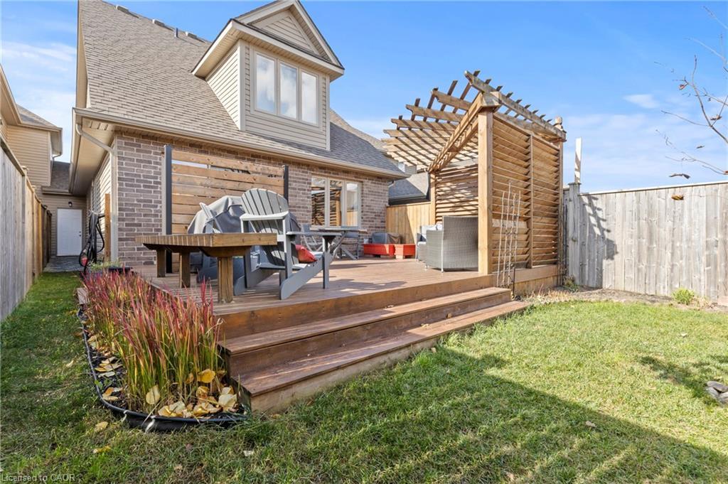 64 Abbott Place, Fonthill, ON - Outdoor With Deck Patio Veranda