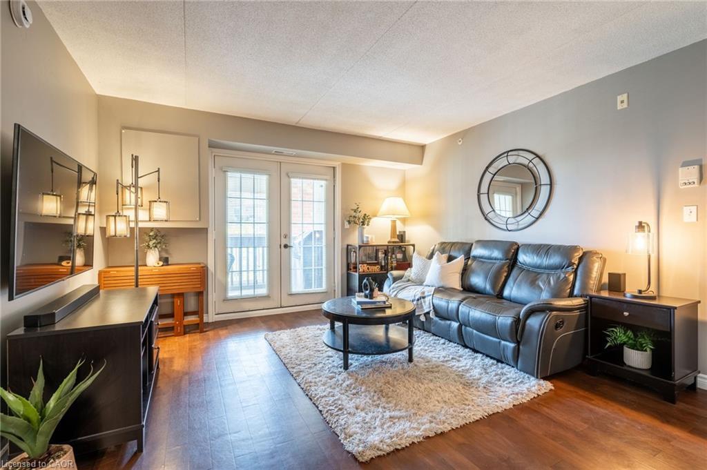 308-4015 Kilmer Drive, Burlington, ON - Indoor Photo Showing Living Room