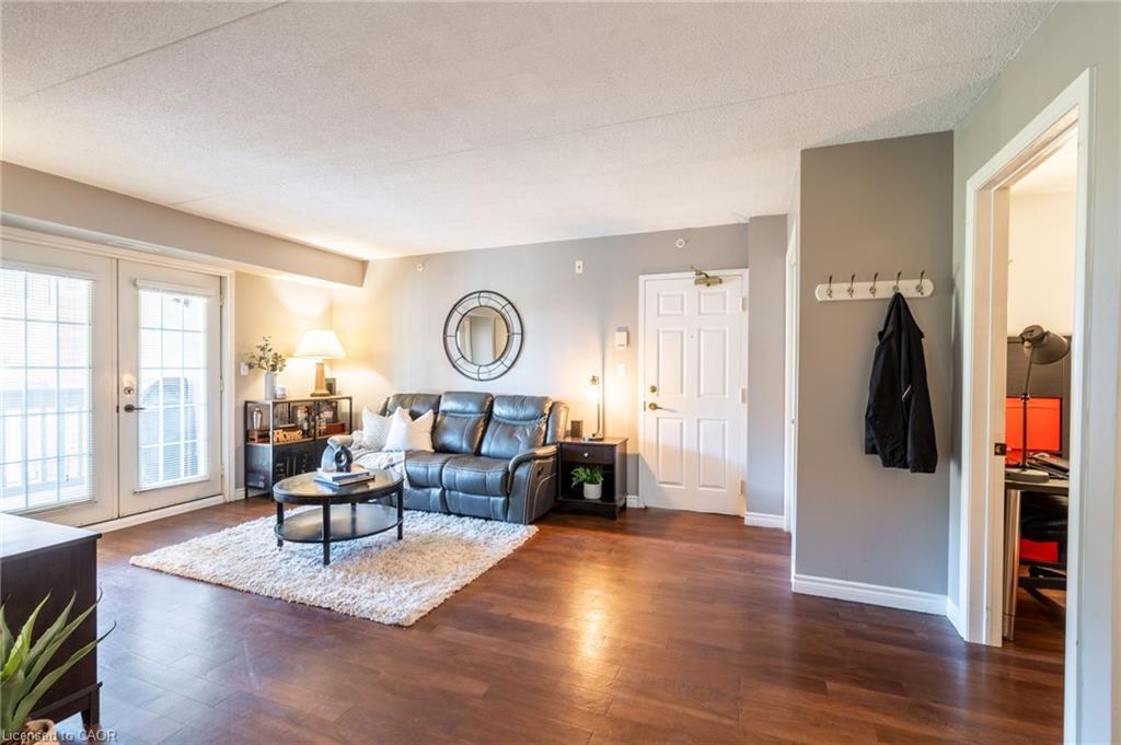 308-4015 Kilmer Drive, Burlington, ON - Indoor Photo Showing Living Room