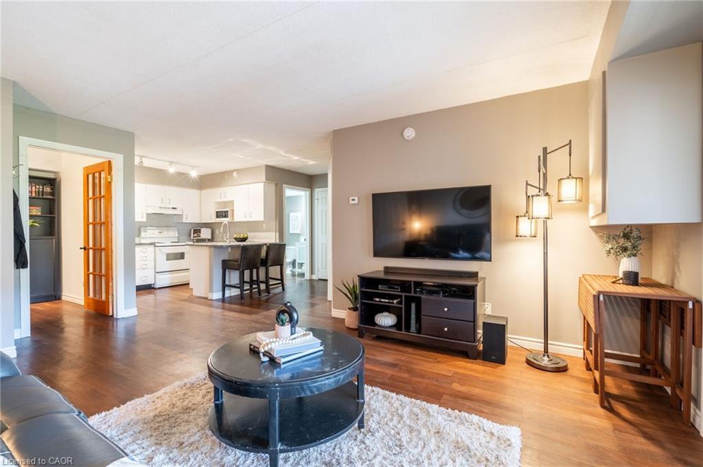 308-4015 Kilmer Drive, Burlington, ON - Indoor Photo Showing Living Room