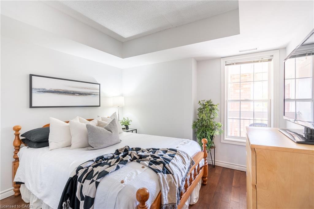 308-4015 Kilmer Drive, Burlington, ON - Indoor Photo Showing Bedroom