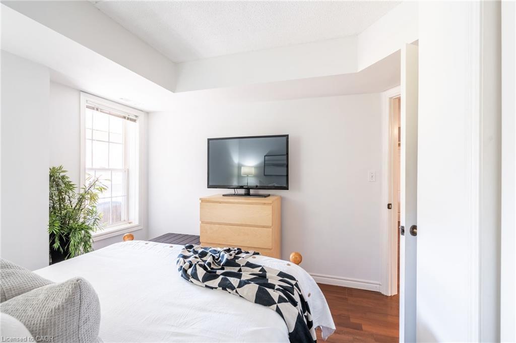 308-4015 Kilmer Drive, Burlington, ON - Indoor Photo Showing Bedroom
