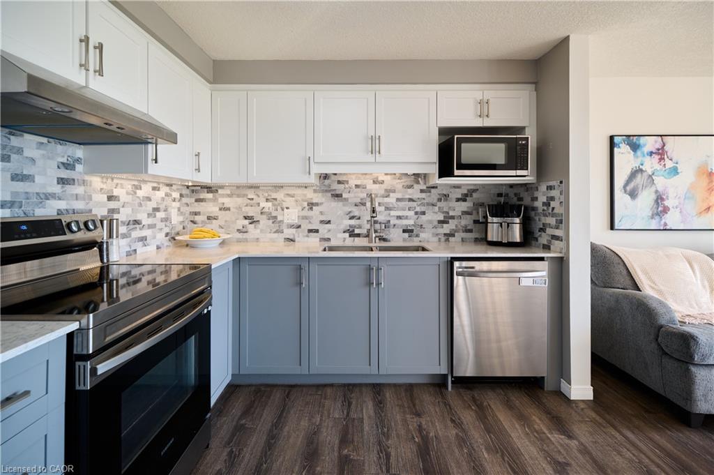 212 Red Clover Court, Kitchener, ON - Indoor Photo Showing Kitchen With Stainless Steel Kitchen With Double Sink