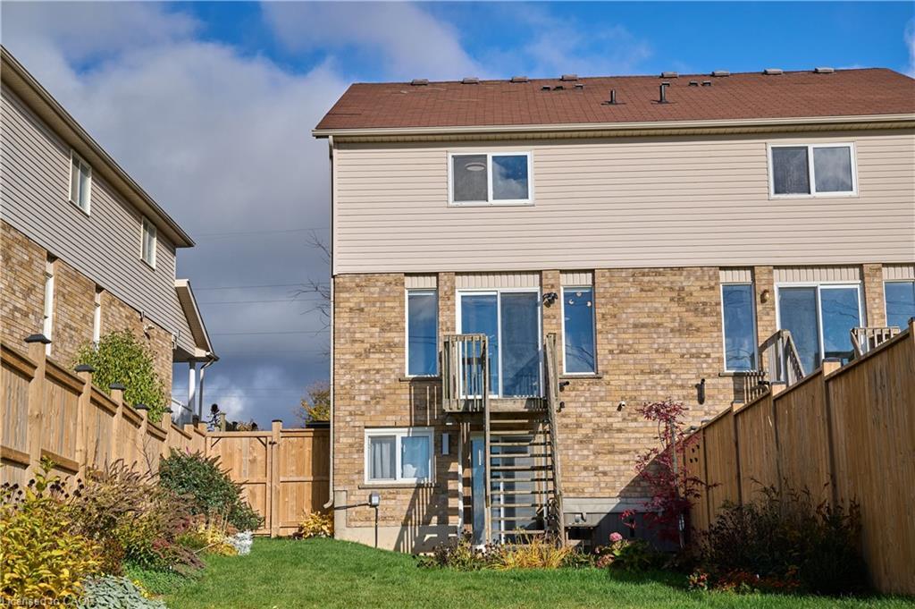 212 Red Clover Court, Kitchener, ON - Outdoor