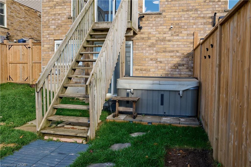 212 Red Clover Court, Kitchener, ON - Outdoor