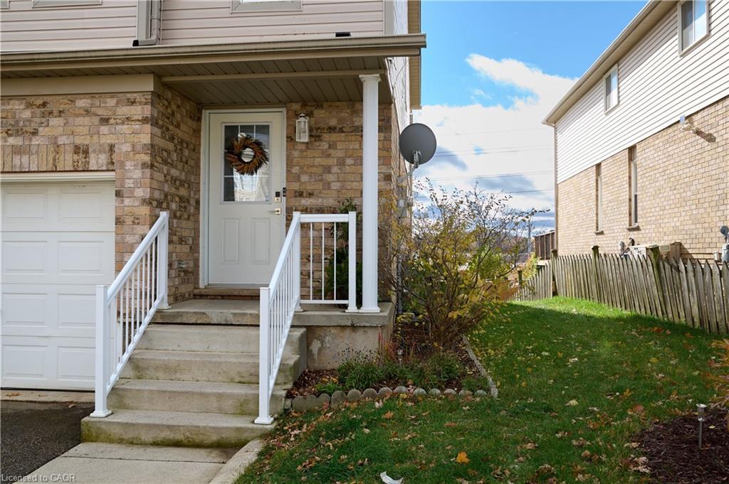 212 Red Clover Court, Kitchener, ON - Outdoor