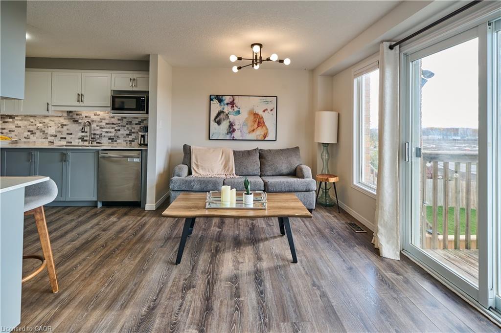 212 Red Clover Court, Kitchener, ON - Indoor Photo Showing Living Room