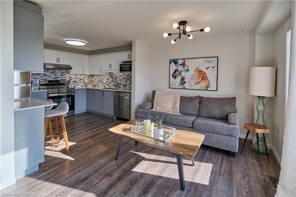 212 Red Clover Court, Kitchener, ON - Indoor Photo Showing Living Room
