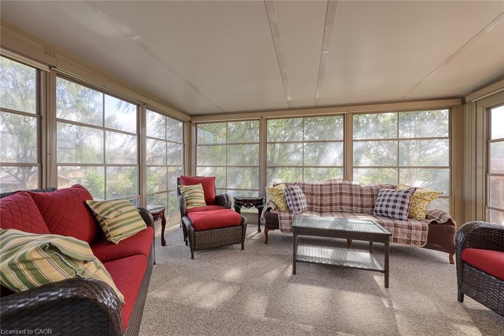 217 North Street E, Tillsonburg, ON - Indoor Photo Showing Living Room