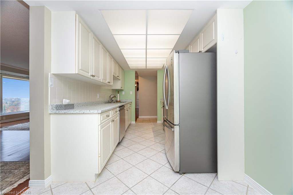 1602-190 Hespeler Road, Cambridge, ON - Indoor Photo Showing Kitchen