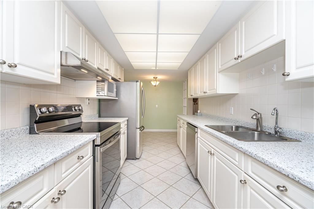 1602-190 Hespeler Road, Cambridge, ON - Indoor Photo Showing Kitchen With Double Sink