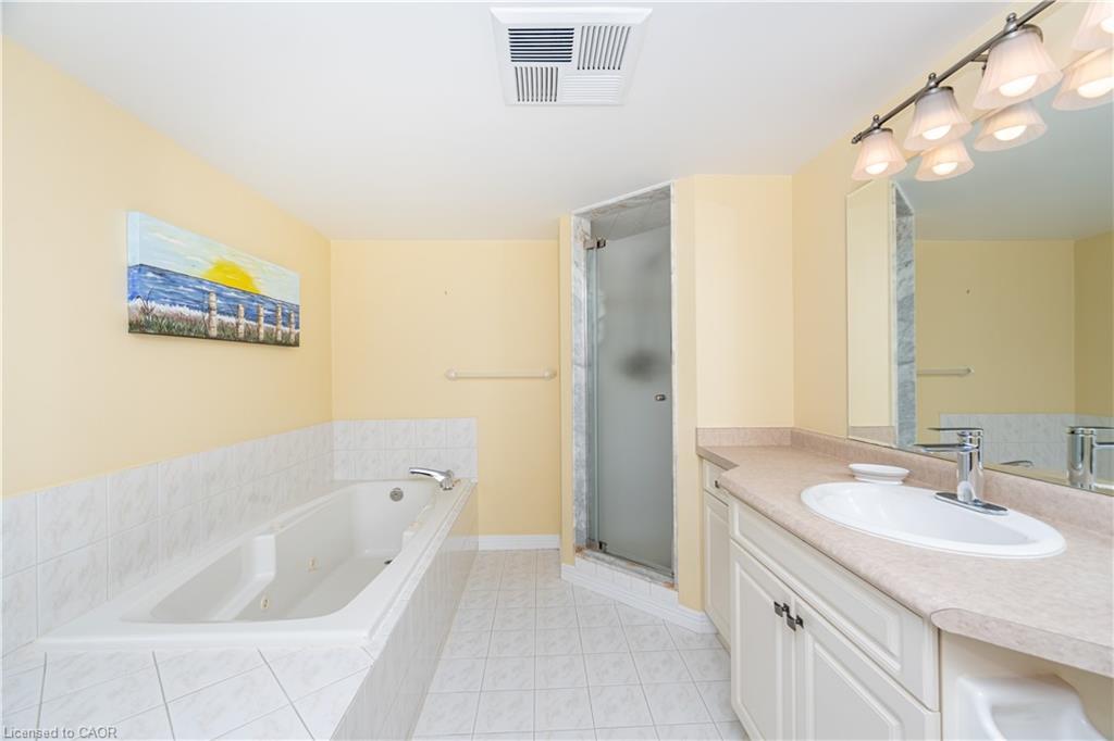 1602-190 Hespeler Road, Cambridge, ON - Indoor Photo Showing Bathroom