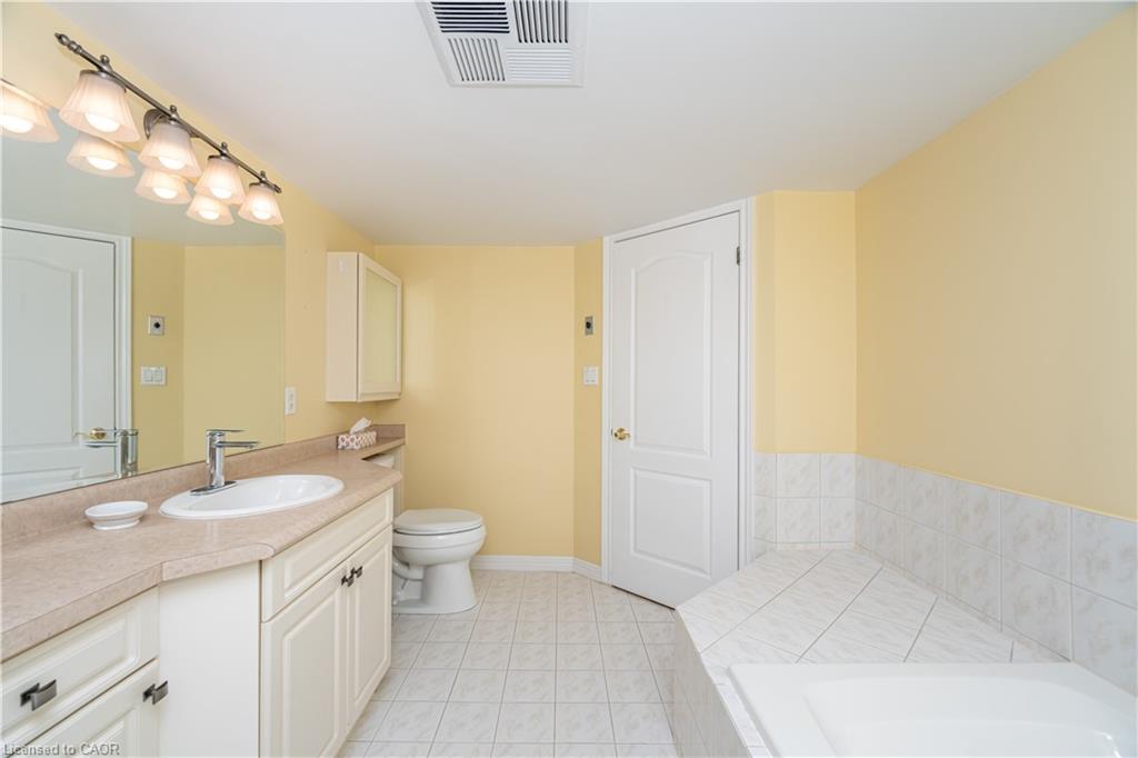 1602-190 Hespeler Road, Cambridge, ON - Indoor Photo Showing Bathroom