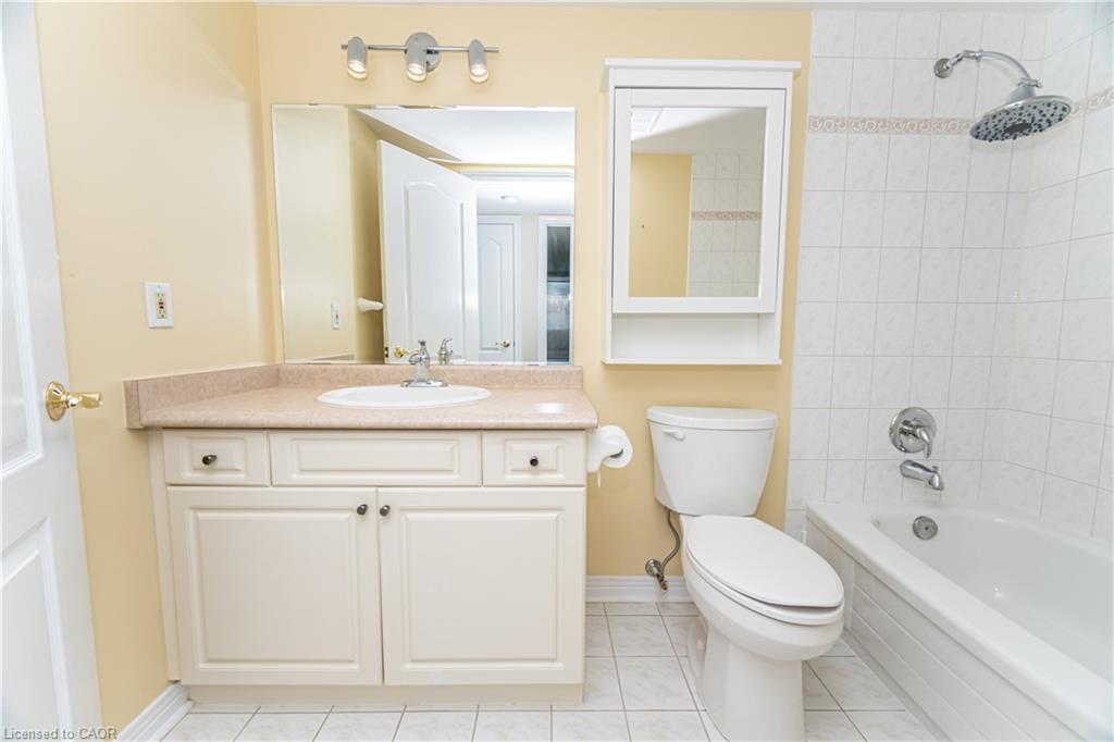 1602-190 Hespeler Road, Cambridge, ON - Indoor Photo Showing Bathroom