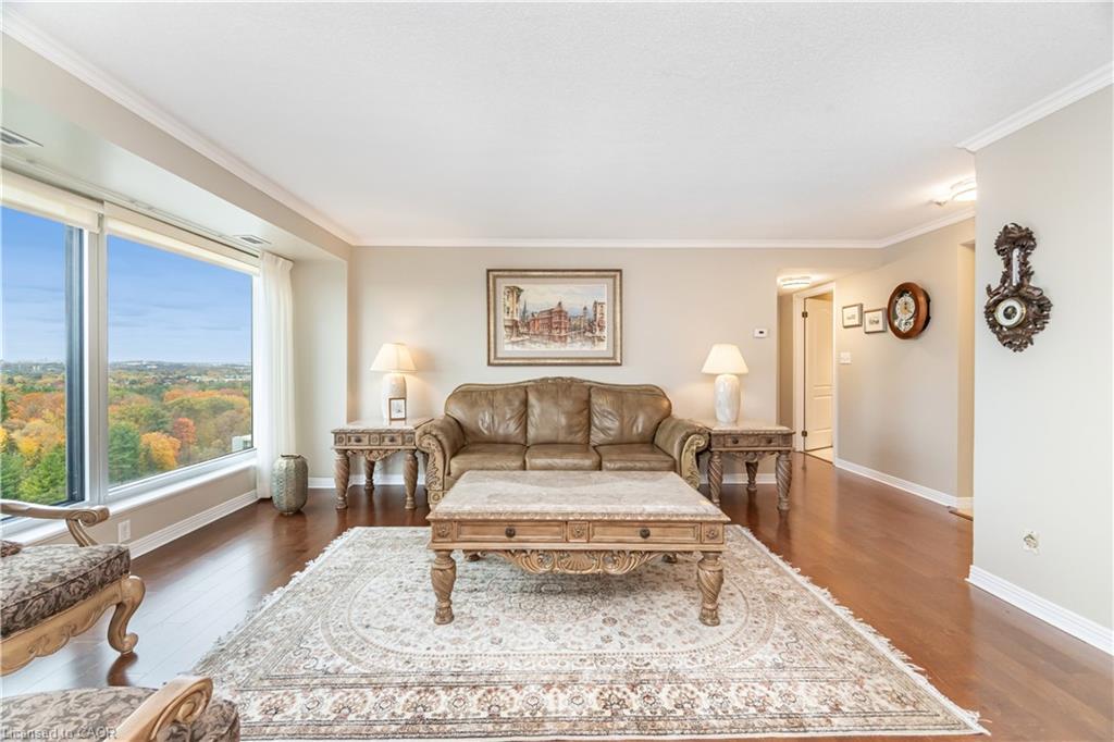 1602-190 Hespeler Road, Cambridge, ON - Indoor Photo Showing Living Room