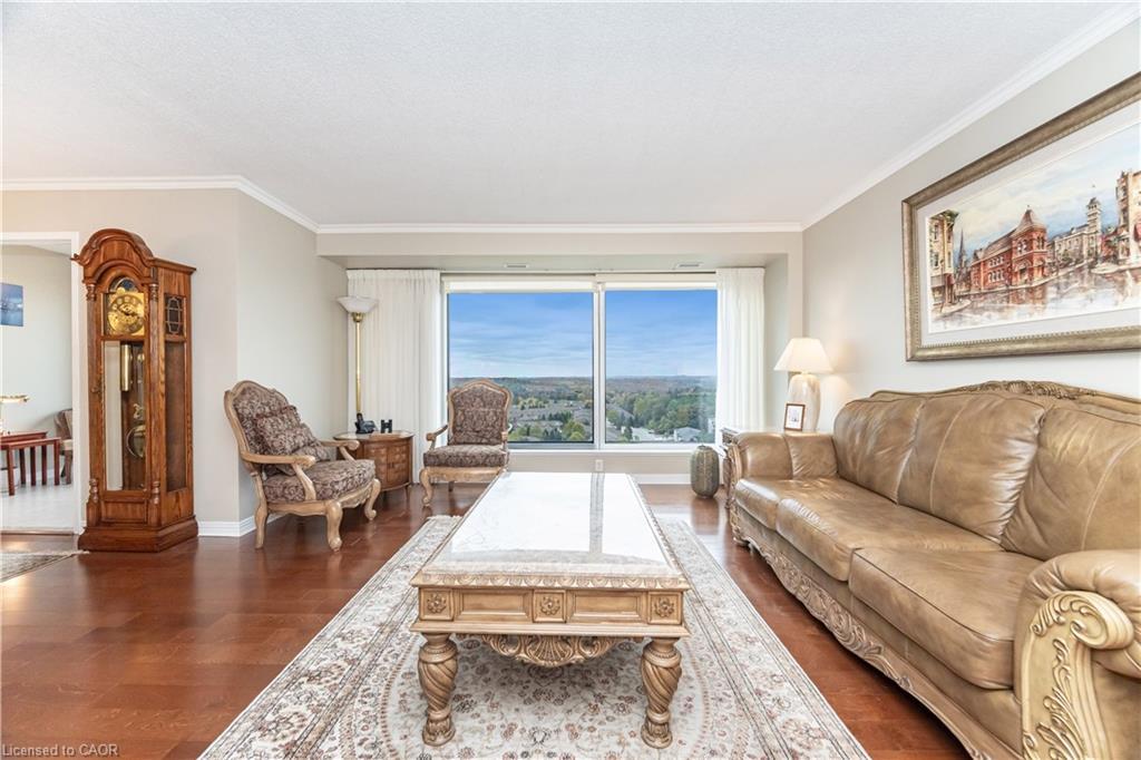 1602-190 Hespeler Road, Cambridge, ON - Indoor Photo Showing Living Room