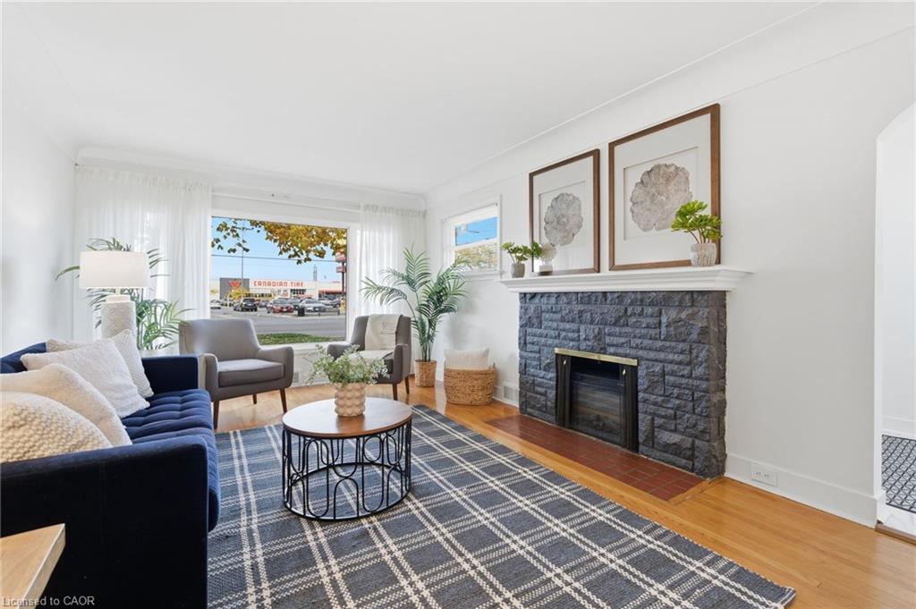 53 Livingston Avenue, Grimsby, ON - Indoor Photo Showing Living Room With Fireplace