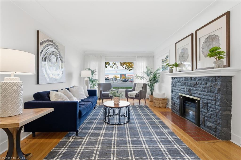 53 Livingston Avenue, Grimsby, ON - Indoor Photo Showing Living Room With Fireplace