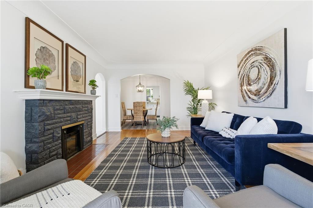 53 Livingston Avenue, Grimsby, ON - Indoor Photo Showing Living Room With Fireplace