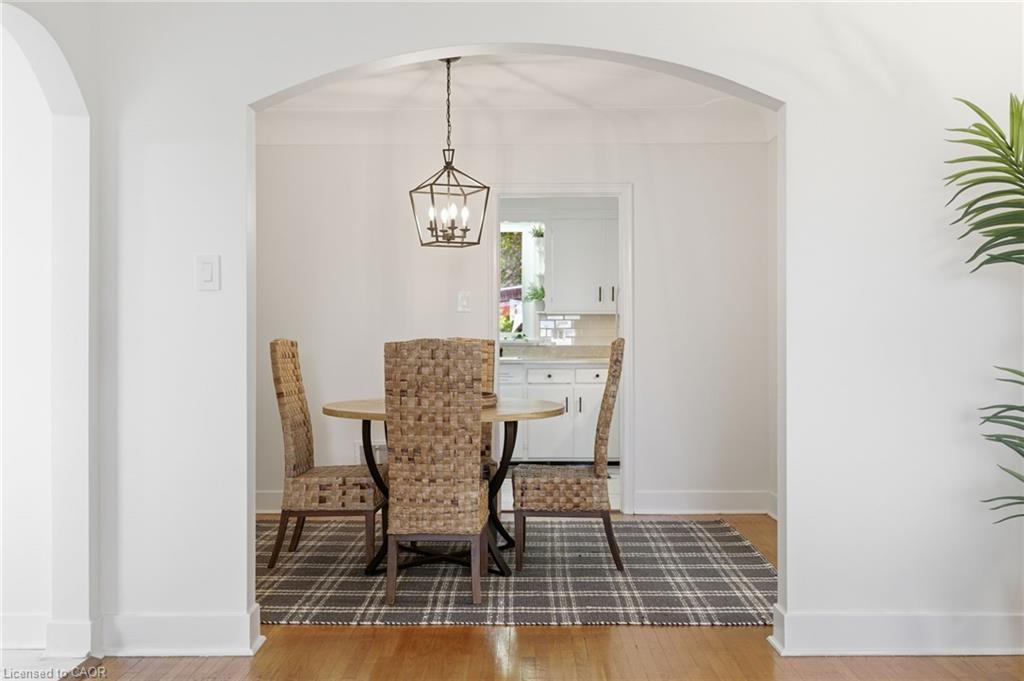 53 Livingston Avenue, Grimsby, ON - Indoor Photo Showing Dining Room