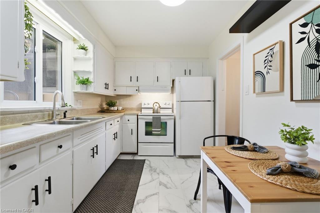 53 Livingston Avenue, Grimsby, ON - Indoor Photo Showing Kitchen With Double Sink