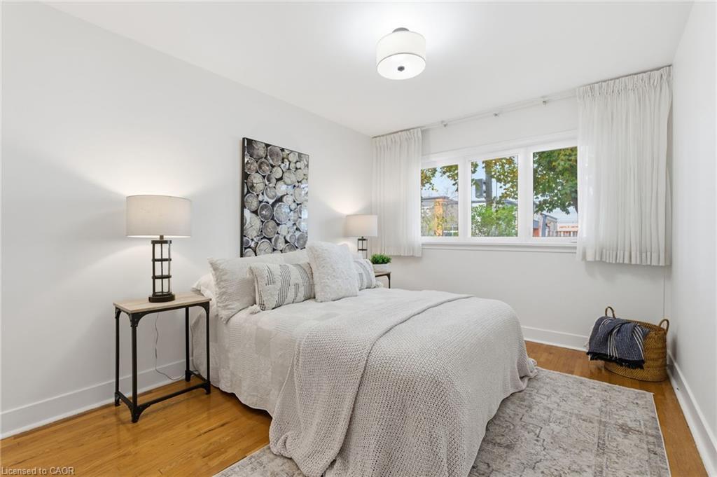 53 Livingston Avenue, Grimsby, ON - Indoor Photo Showing Bedroom