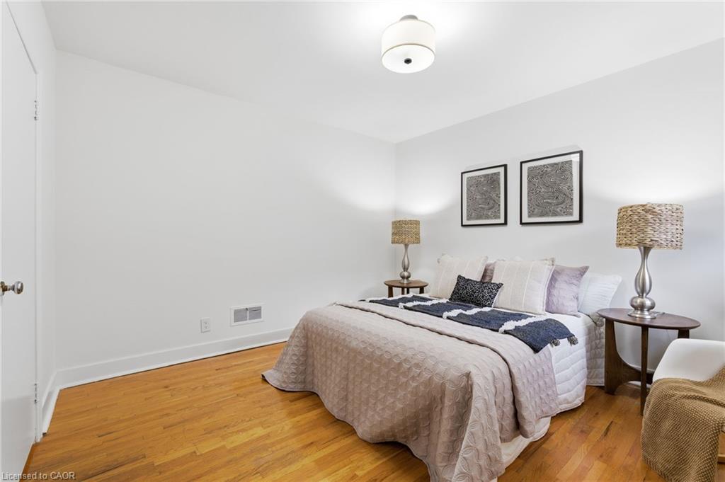 53 Livingston Avenue, Grimsby, ON - Indoor Photo Showing Bedroom