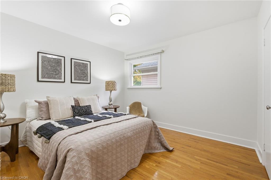 53 Livingston Avenue, Grimsby, ON - Indoor Photo Showing Bedroom