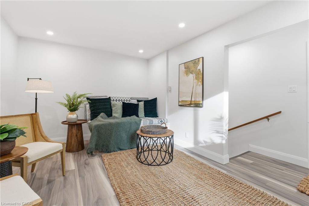 53 Livingston Avenue, Grimsby, ON - Indoor