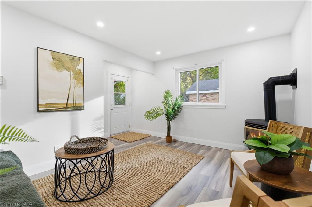 53 Livingston Avenue, Grimsby, ON - Indoor