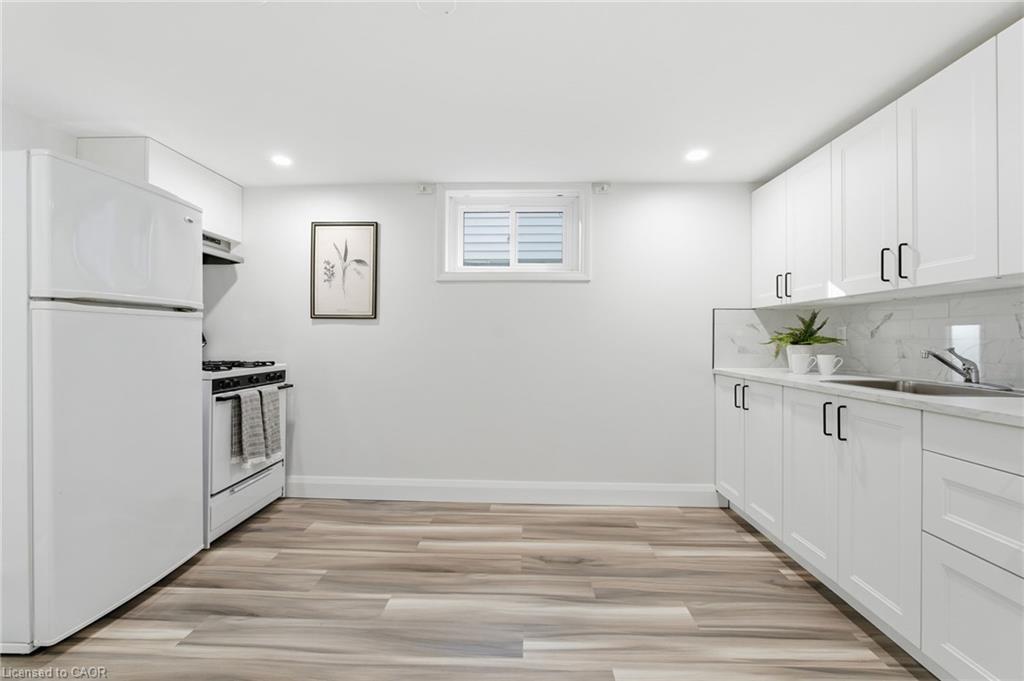 53 Livingston Avenue, Grimsby, ON - Indoor Photo Showing Kitchen