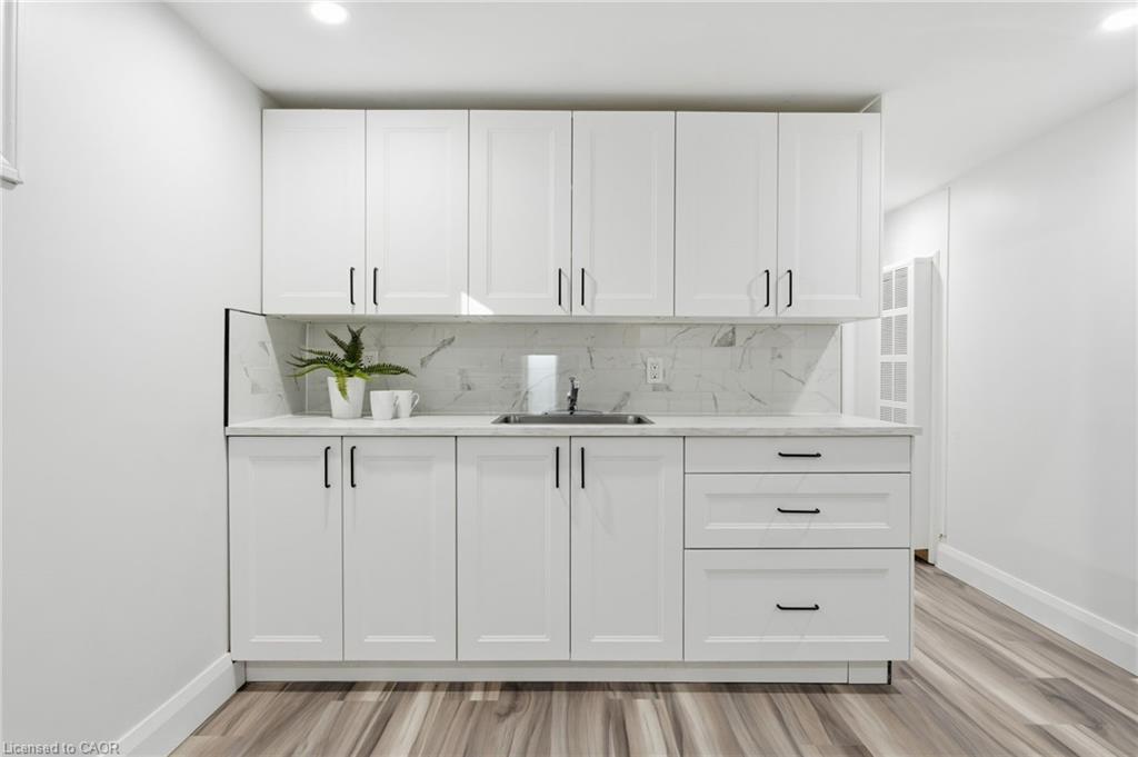 53 Livingston Avenue, Grimsby, ON - Indoor Photo Showing Other Room