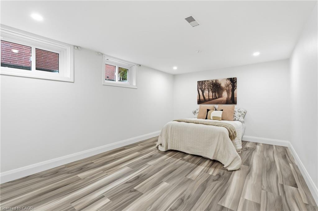 53 Livingston Avenue, Grimsby, ON - Indoor Photo Showing Bedroom