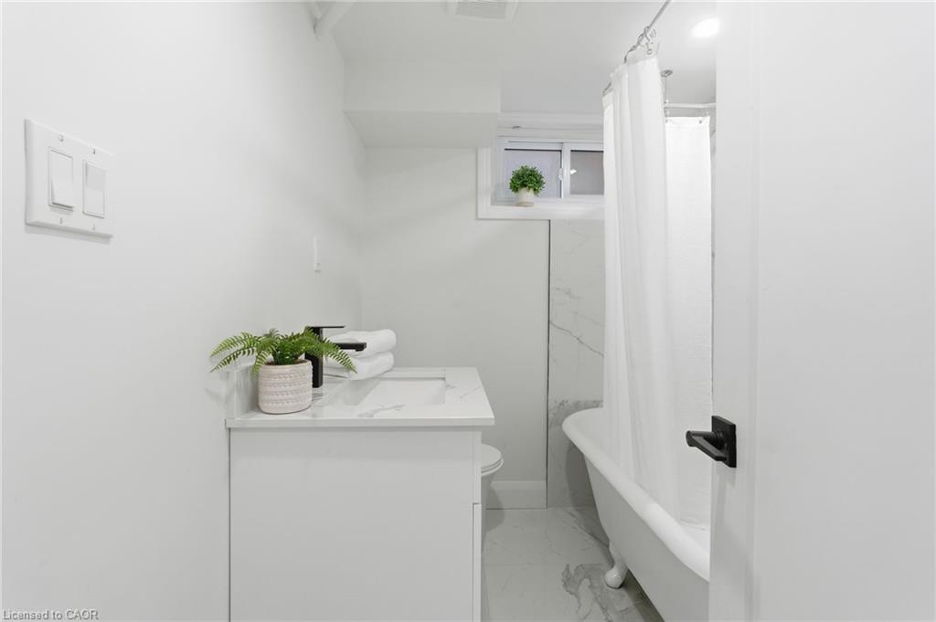 53 Livingston Avenue, Grimsby, ON - Indoor