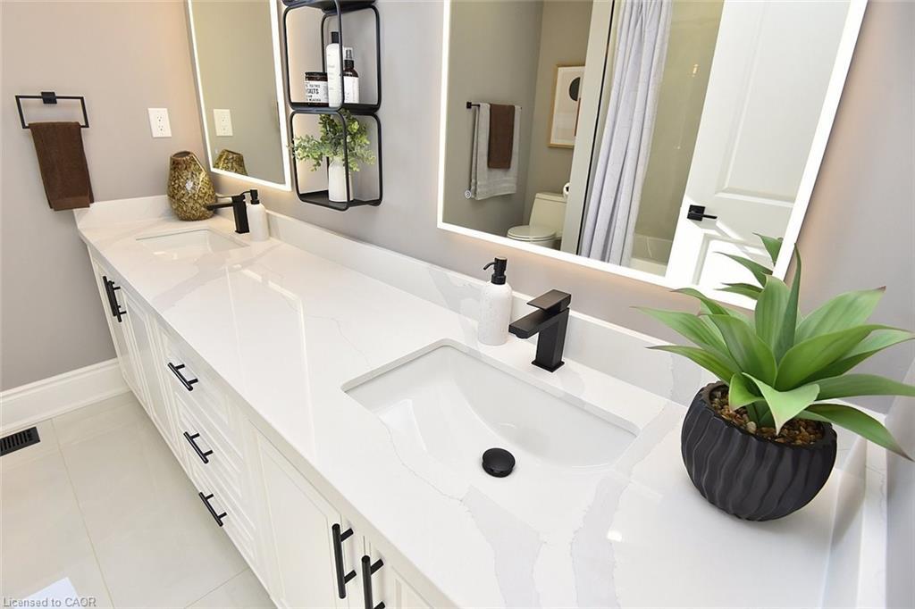 796 Highway 6, Haldimand County, ON - Indoor Photo Showing Bathroom