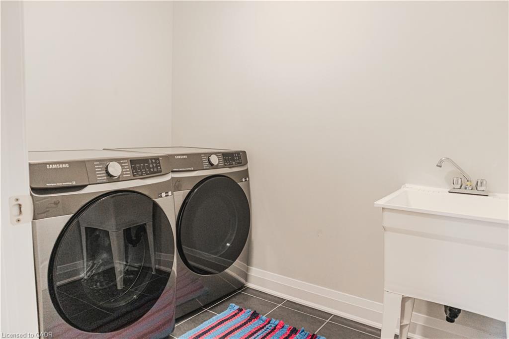 241 Raspberry Place, Waterloo, ON - Indoor Photo Showing Laundry Room