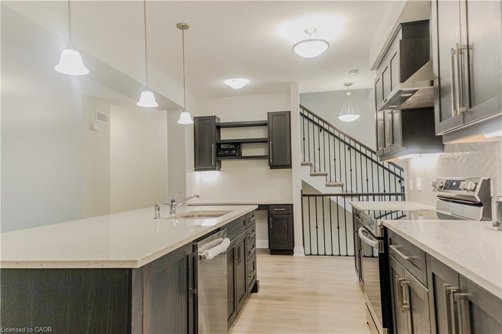 241 Raspberry Place, Waterloo, ON - Indoor Photo Showing Kitchen With Upgraded Kitchen