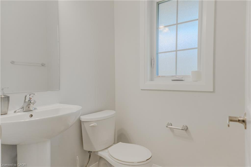 241 Raspberry Place, Waterloo, ON - Indoor Photo Showing Bathroom