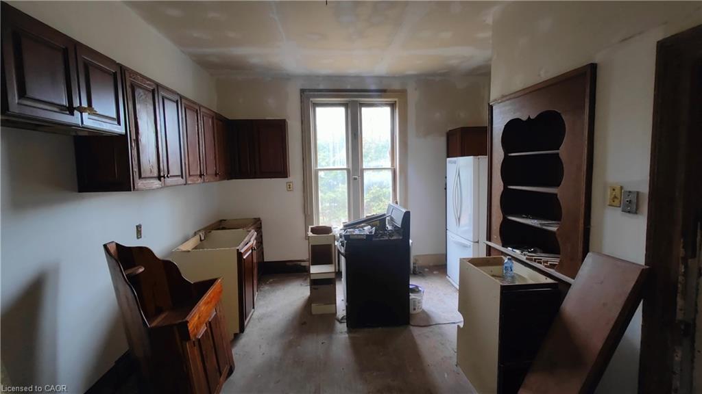 104 Patrick Street E, Wingham, ON - Indoor