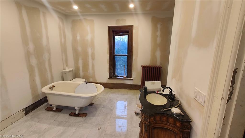 104 Patrick Street E, Wingham, ON - Indoor Photo Showing Bathroom