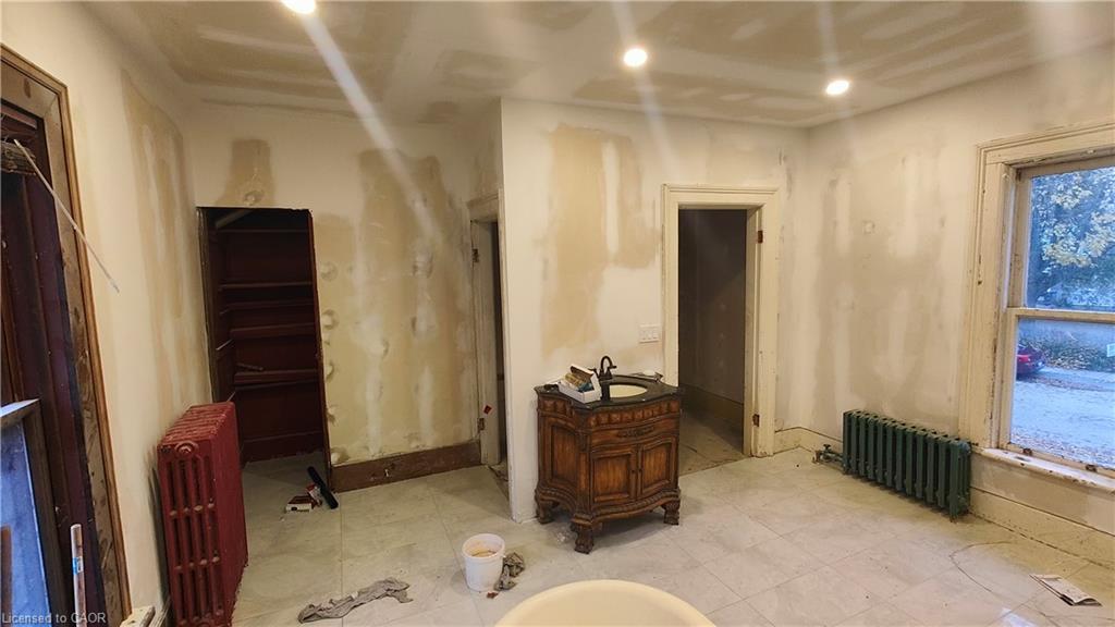 104 Patrick Street E, Wingham, ON - Indoor