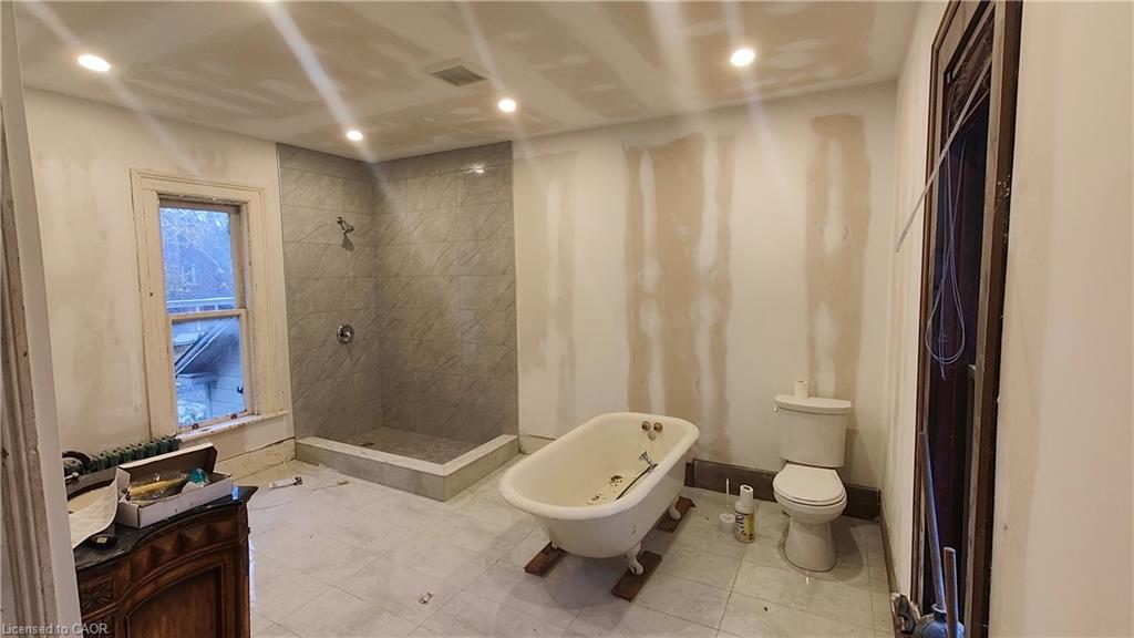 104 Patrick Street E, Wingham, ON - Indoor Photo Showing Bathroom