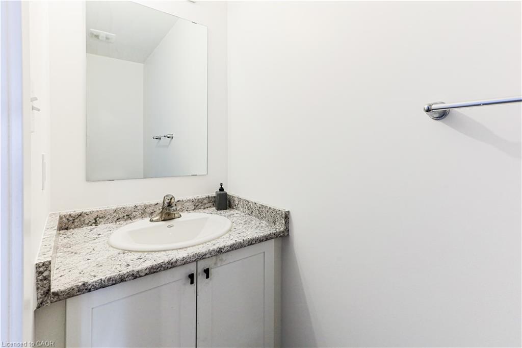 105 Pony Way, Kitchener, ON - Indoor Photo Showing Bathroom
