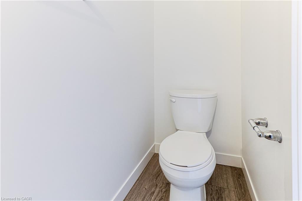 105 Pony Way, Kitchener, ON - Indoor Photo Showing Bathroom